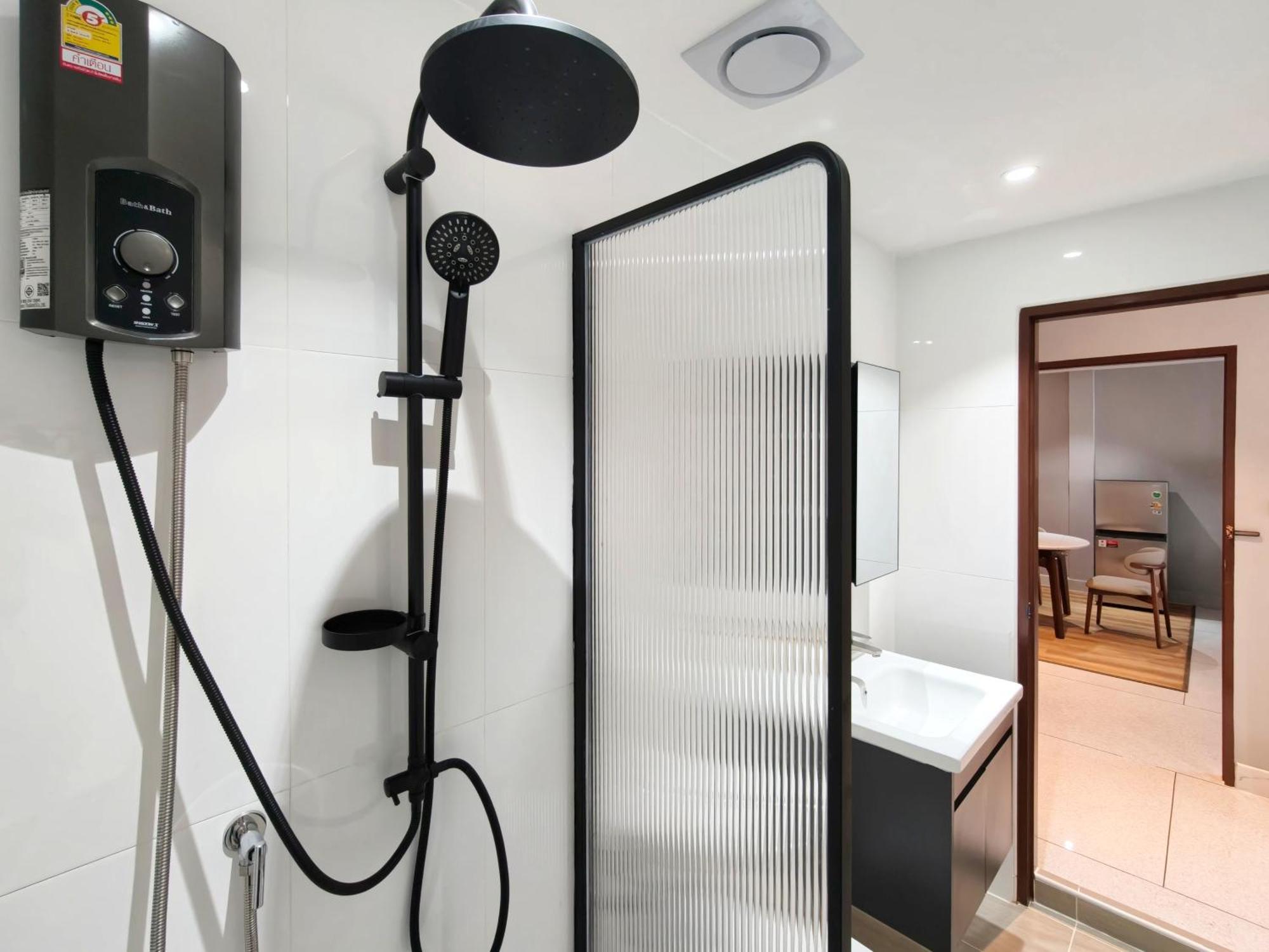 Ab House Aparthotel Bangkok Exterior photo