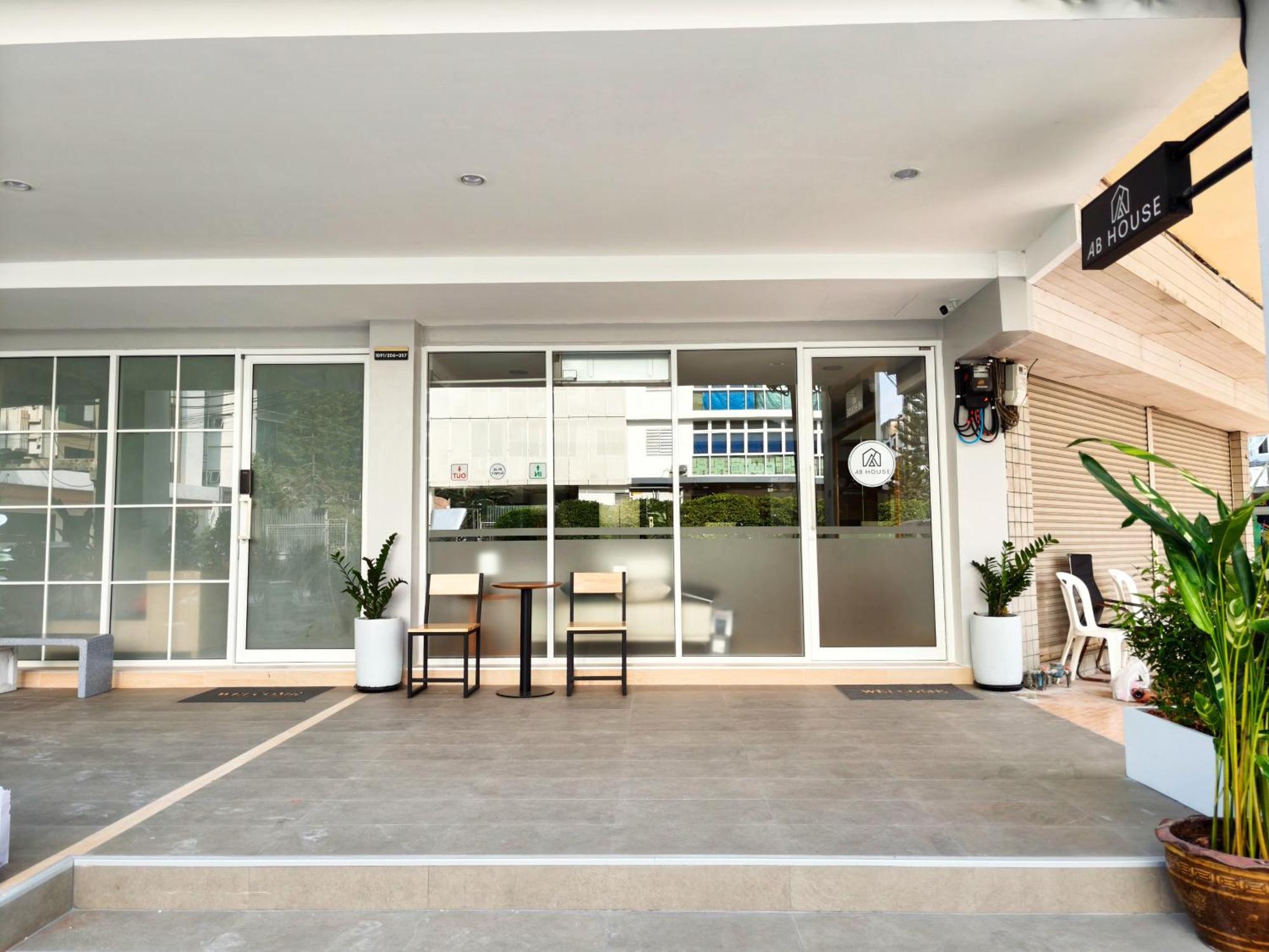 Ab House Aparthotel Bangkok Exterior photo